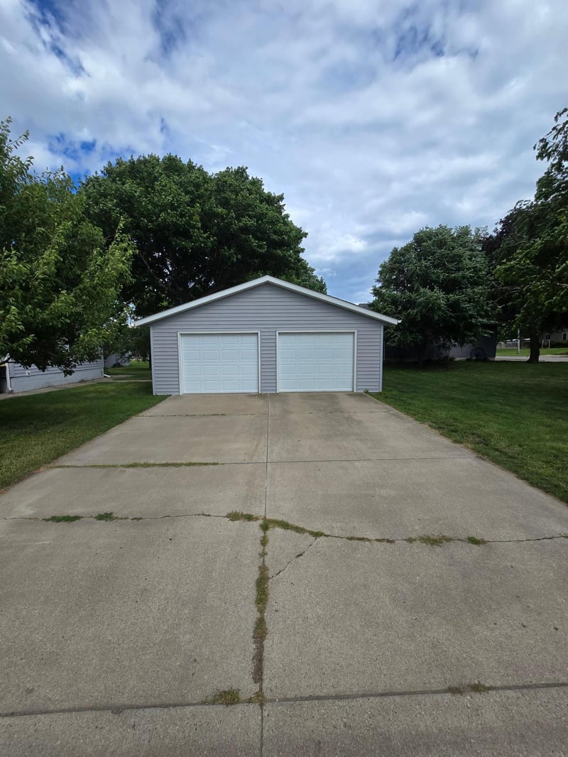 500 Lexington St, Milroy, MN 56263