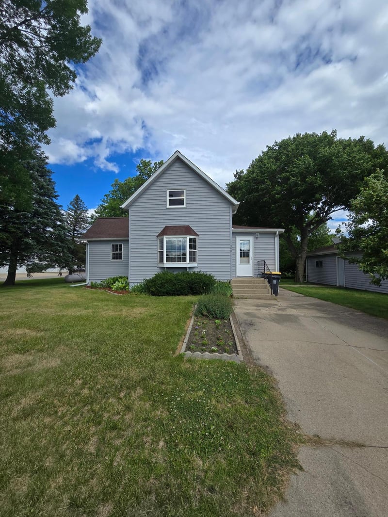 500 Lexington St, Milroy, MN 56263