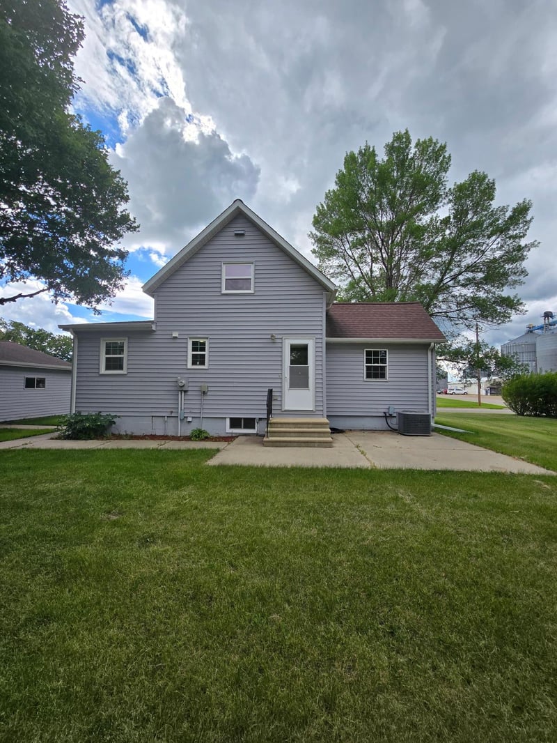 500 Lexington St, Milroy, MN 56263