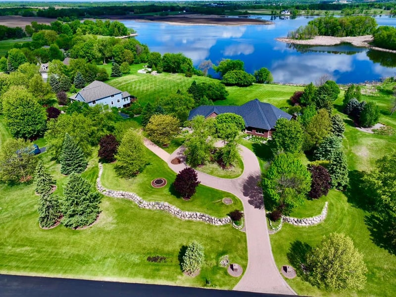 12605 Island View Cir, Rogers, MN 55374