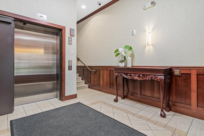 80 Western Ave N #107, Saint Paul, MN 55102