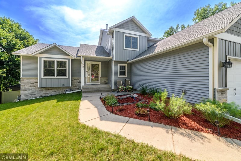 1521 Earle Way, Burnsville, MN 55306