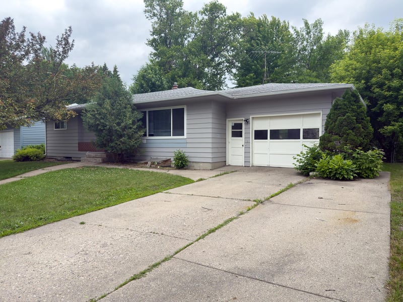 1107 17th St S, Moorhead, MN 56560