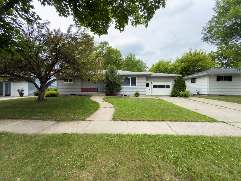 1107 17th St S, Moorhead, MN 56560