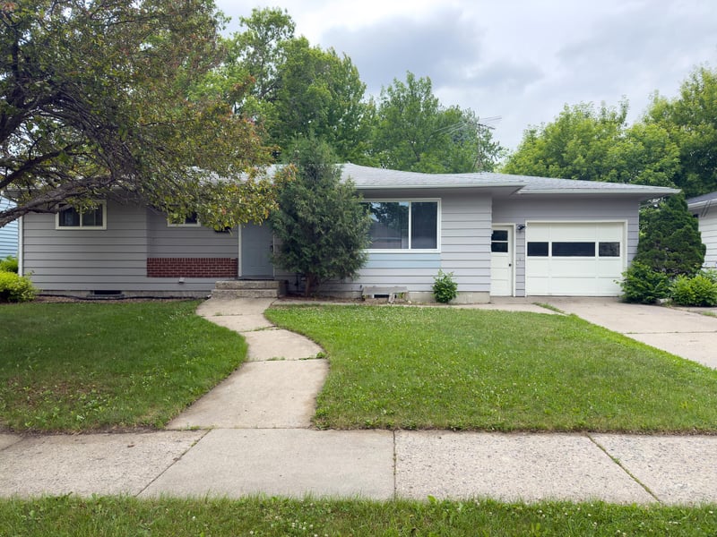 1107 17th St S, Moorhead, MN 56560