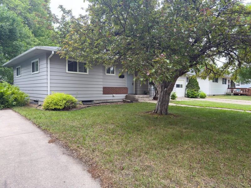 1107 17th St S, Moorhead, MN 56560