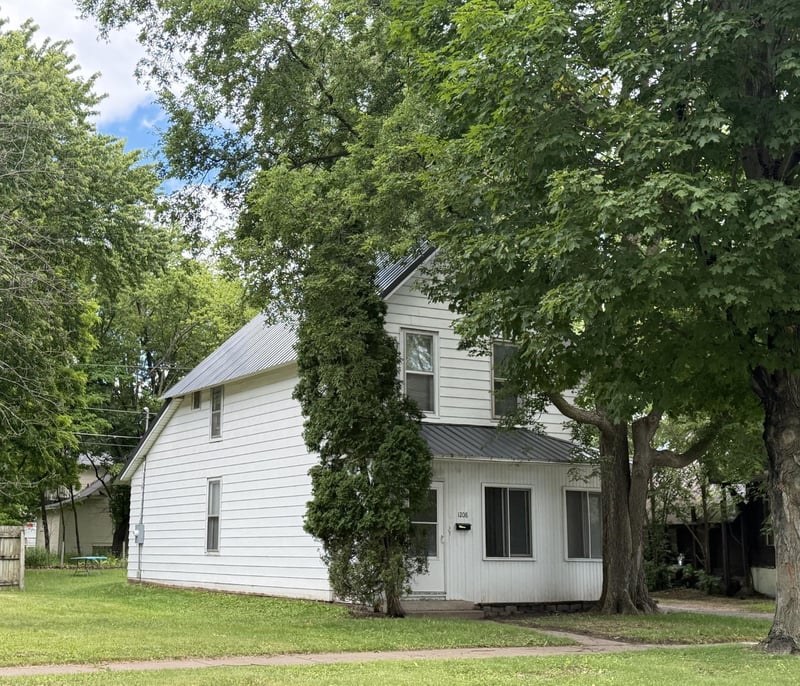 1208 7th St E, Menomonie, WI 54751