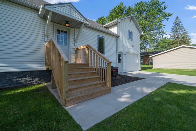 410 2nd St NW, Melrose, MN 56352
