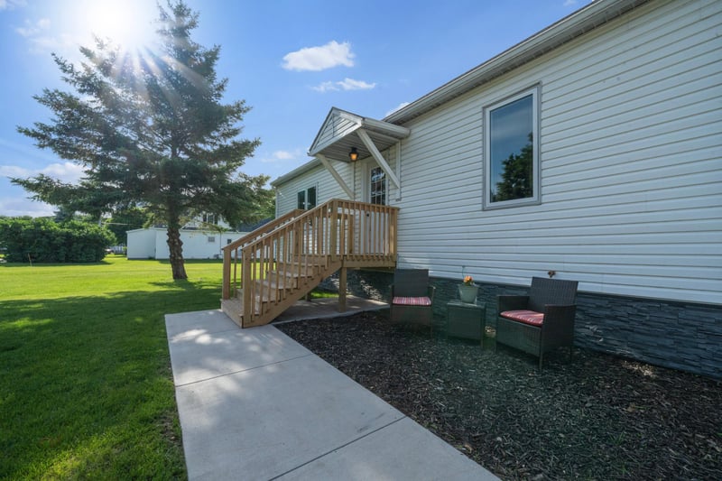 410 2nd St NW, Melrose, MN 56352