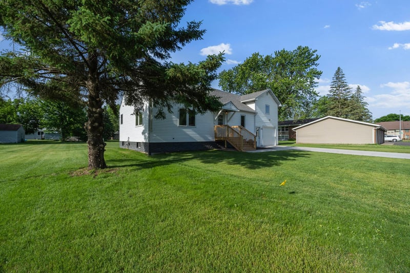 410 2nd St NW, Melrose, MN 56352