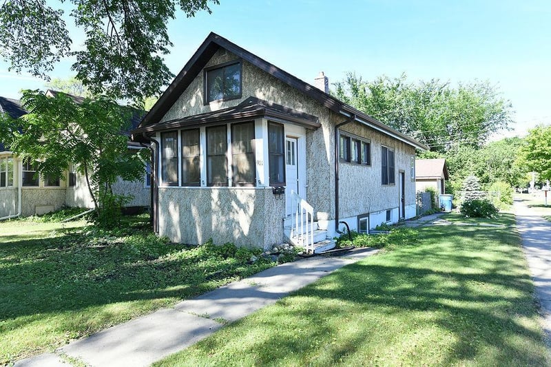 901 5th St S, Moorhead, MN 56560