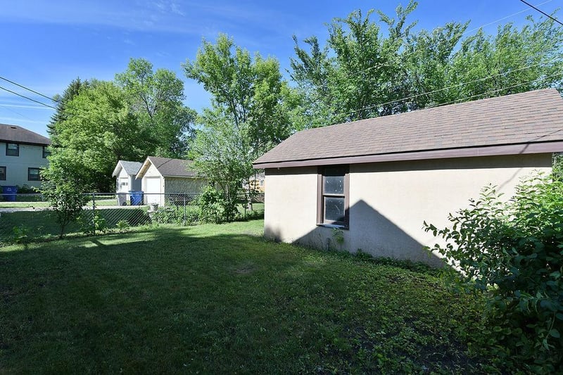 901 5th St S, Moorhead, MN 56560