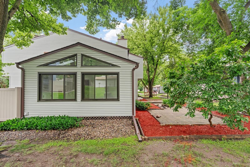6383 Saint Johns Dr, Eden Prairie, MN 55346