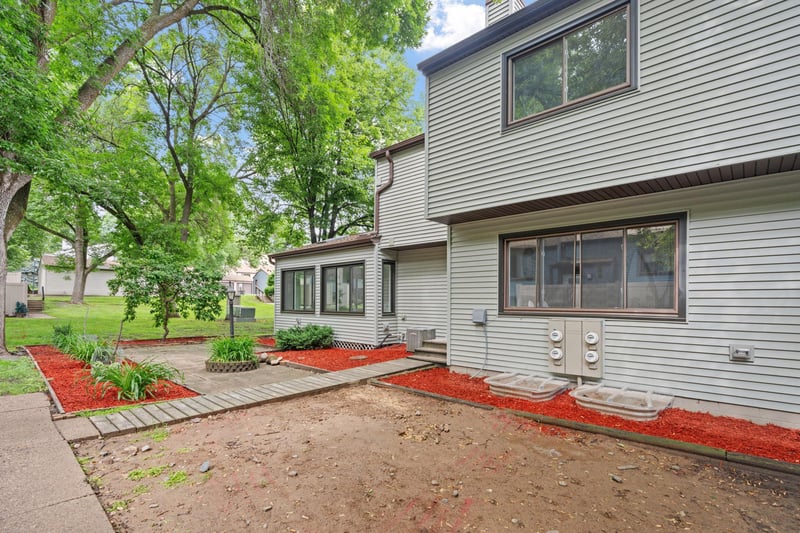 6383 Saint Johns Dr, Eden Prairie, MN 55346