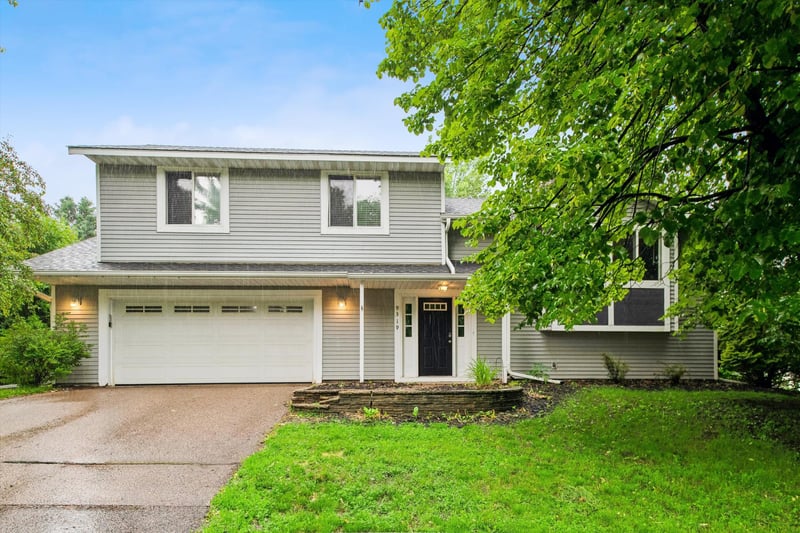 9319 173rd St W, Lakeville, MN 55044