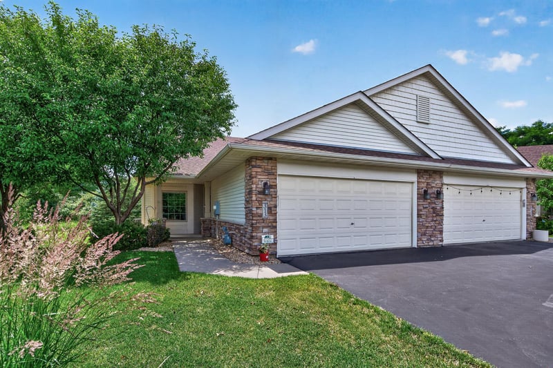 313 Summer Pl E, Maplewood, MN 55117
