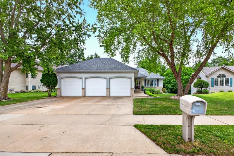 3421 Birchwood Ln SW, Rochester, MN 55902