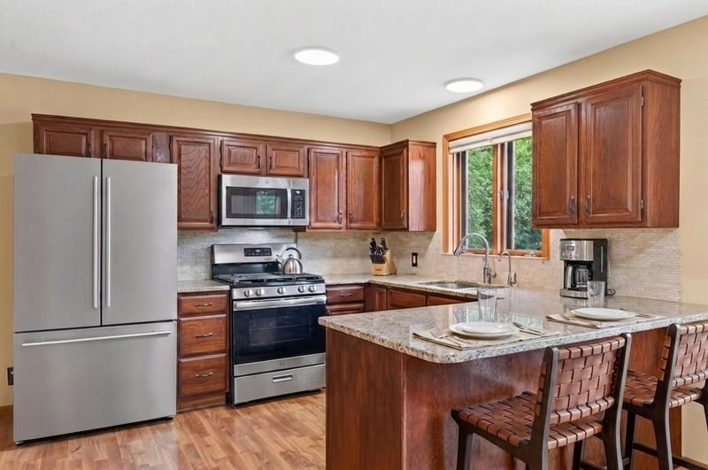 7712 Riverdale Dr N, Brooklyn Park, MN 55444