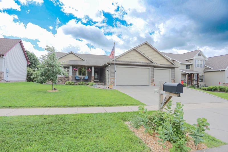 1680 Valley Quail Dr, River Falls, WI 54022