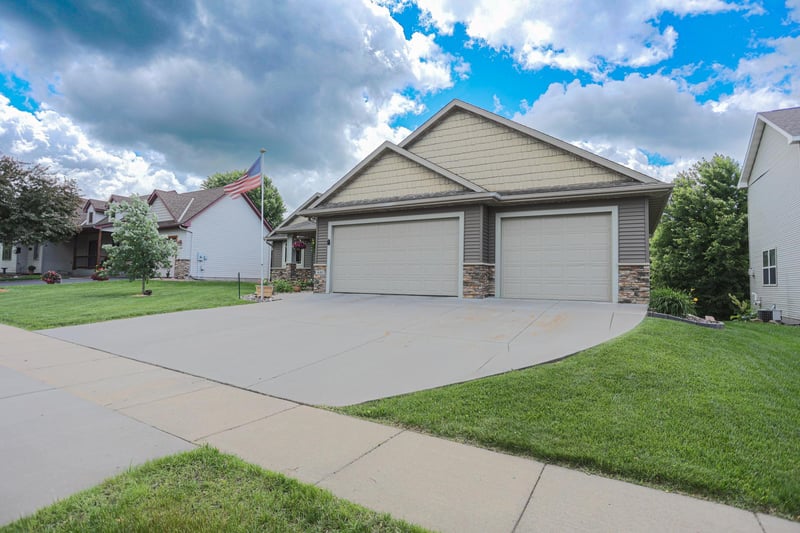 1680 Valley Quail Dr, River Falls, WI 54022
