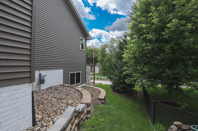 1680 Valley Quail Dr, River Falls, WI 54022