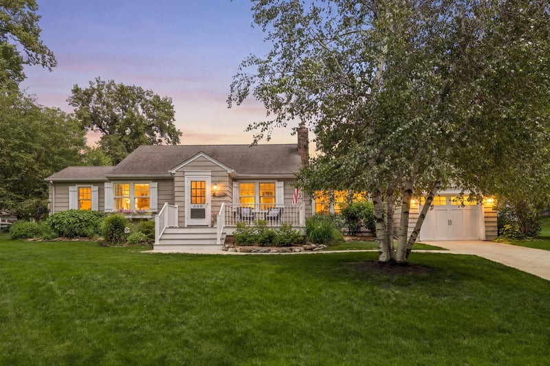 20600 Carson Rd, Deephaven, MN 55331