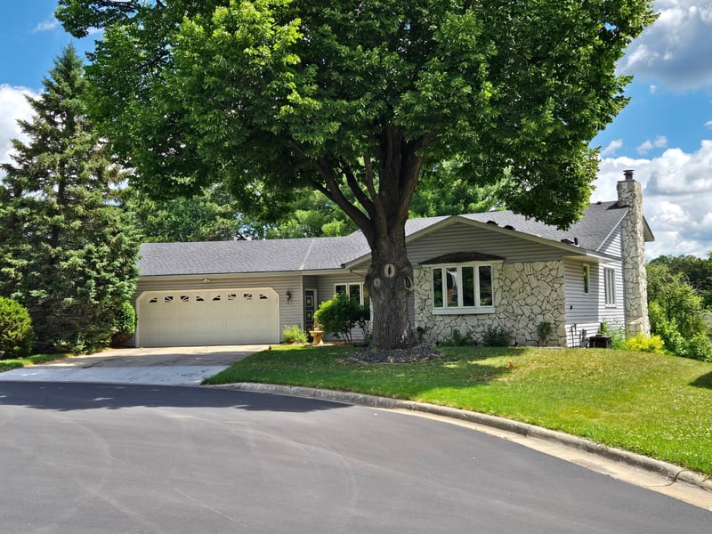 1280 Stassen Dr, West Saint Paul, MN 55118