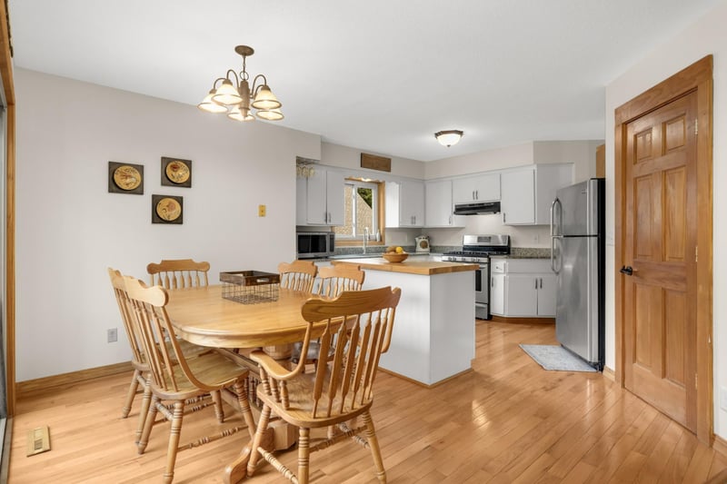 5932 Hillcrest Rd, Mound, MN 55364