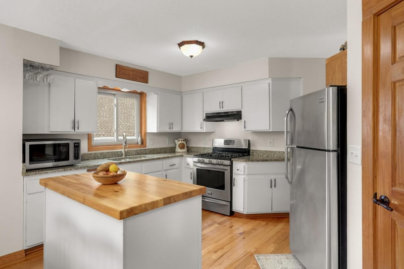 5932 Hillcrest Rd, Mound, MN 55364