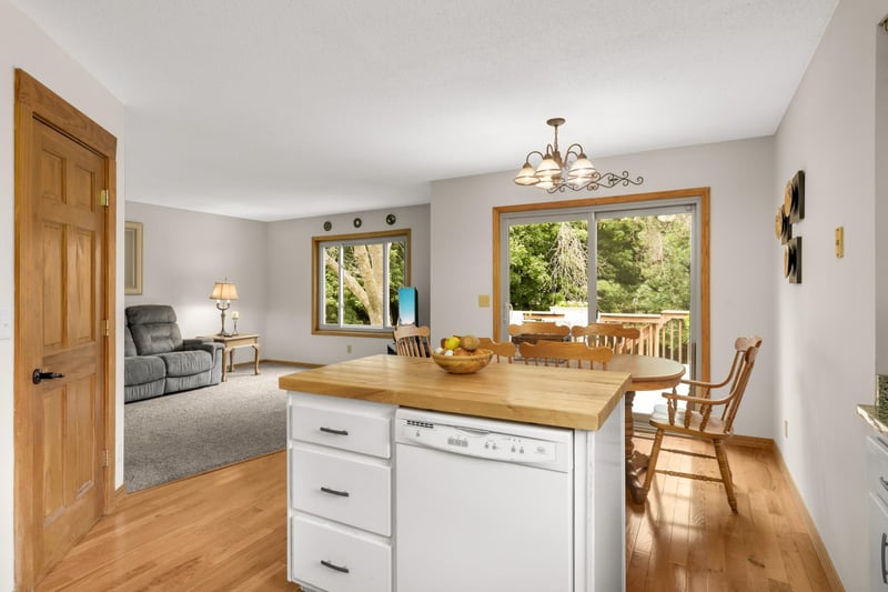 5932 Hillcrest Rd, Mound, MN 55364