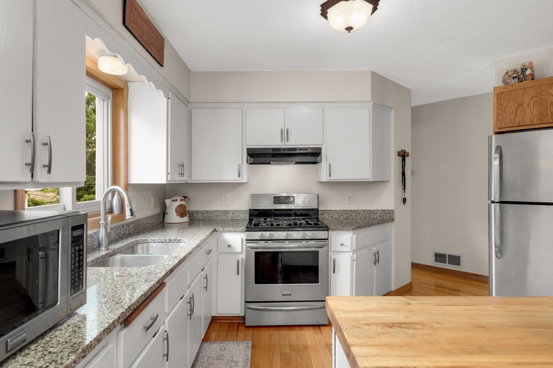 5932 Hillcrest Rd, Mound, MN 55364