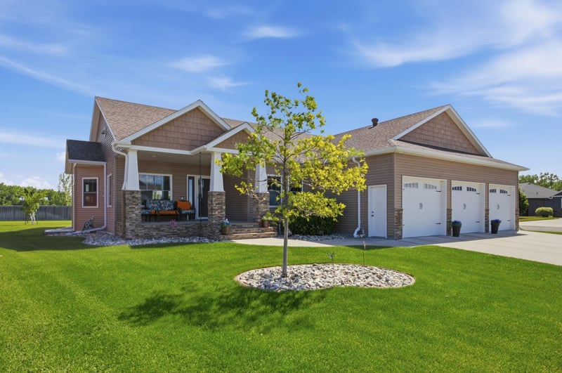1406 W Summerwood Trl, Dilworth, MN 56529
