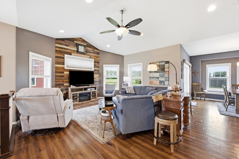 1406 W Summerwood Trl, Dilworth, MN 56529