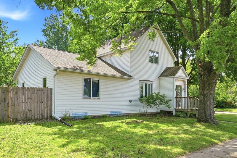 180 S Plum St, Ellsworth, WI 54011