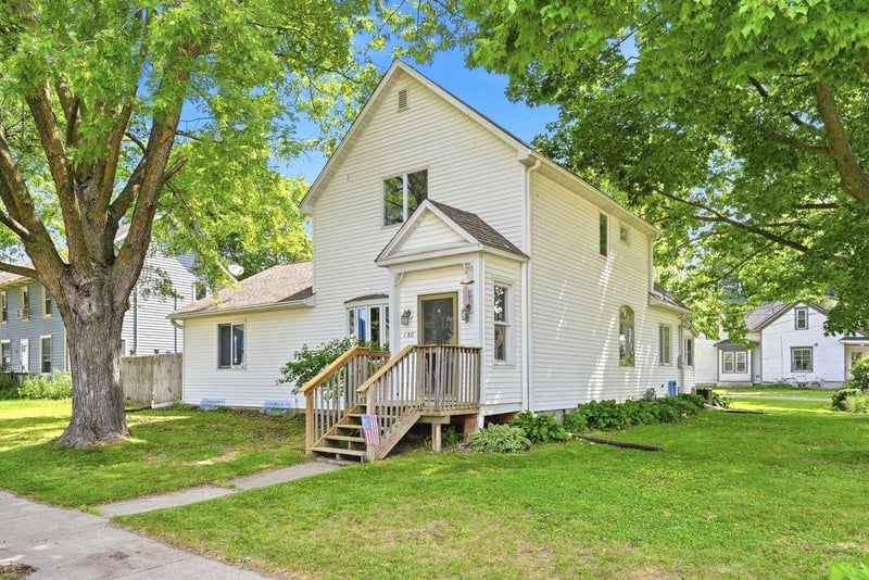 180 S Plum St, Ellsworth, WI 54011