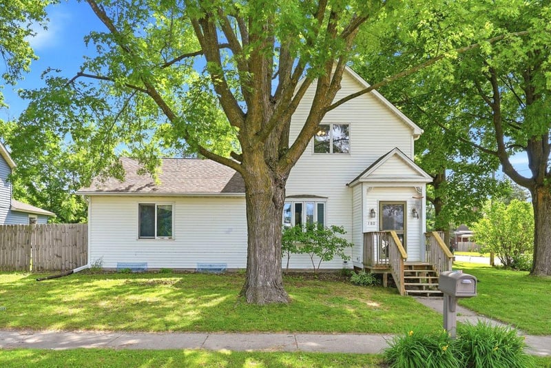 180 S Plum St, Ellsworth, WI 54011
