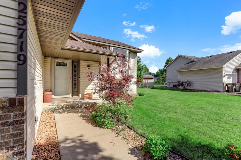 25719 Freeport Ave, Wyoming, MN 55092