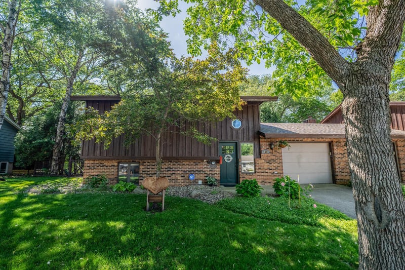 733 11th St NW, Willmar, MN 56201
