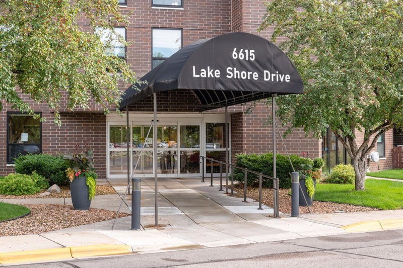 6615 Lake Shore Dr S #1009, Richfield, MN 55423