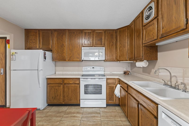 6615 Lake Shore Dr S #1009, Richfield, MN 55423