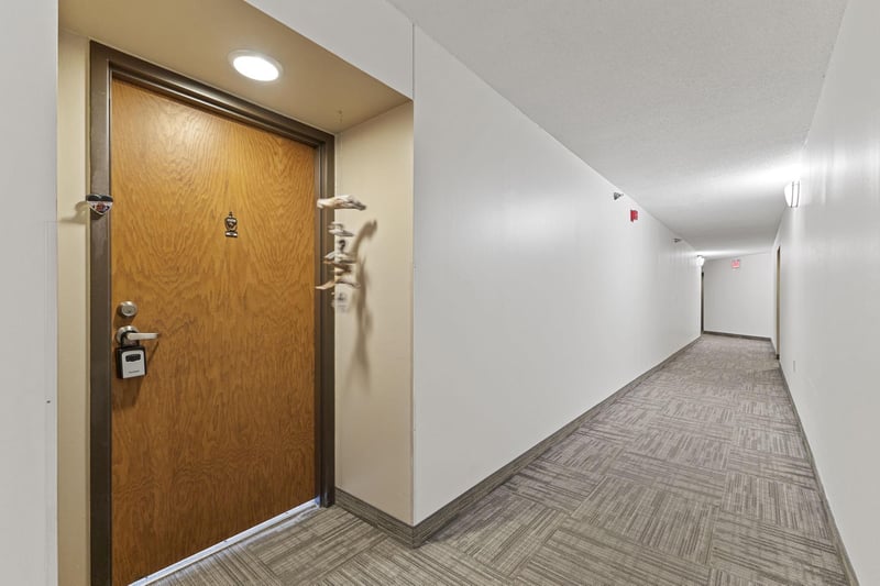 6615 Lake Shore Dr S #1009, Richfield, MN 55423
