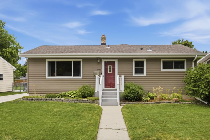 903 19th St N, Moorhead, MN 56560