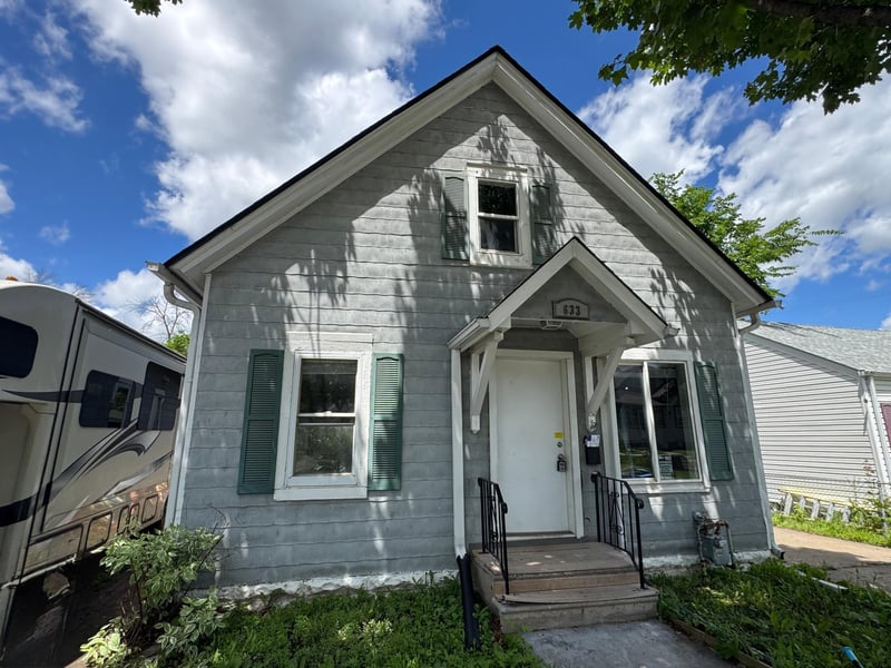 633 Parkway Dr, Saint Paul, MN 55106
