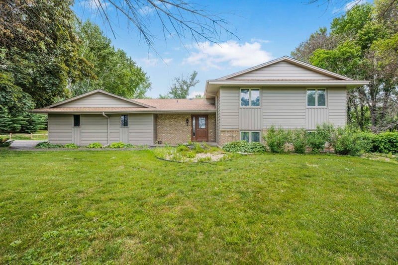 10221 Jeffery Ln, Corcoran, MN 55374