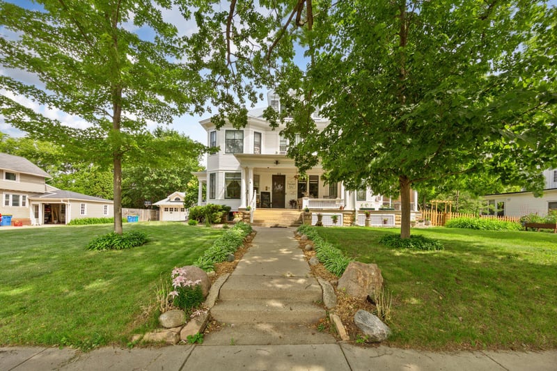 358 E Main St, Owatonna, MN 55060