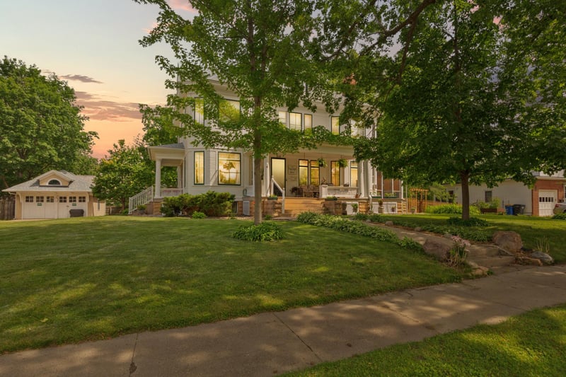 358 E Main St, Owatonna, MN 55060
