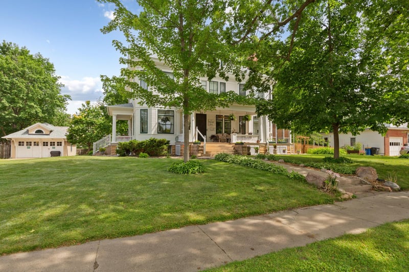 358 E Main St, Owatonna, MN 55060