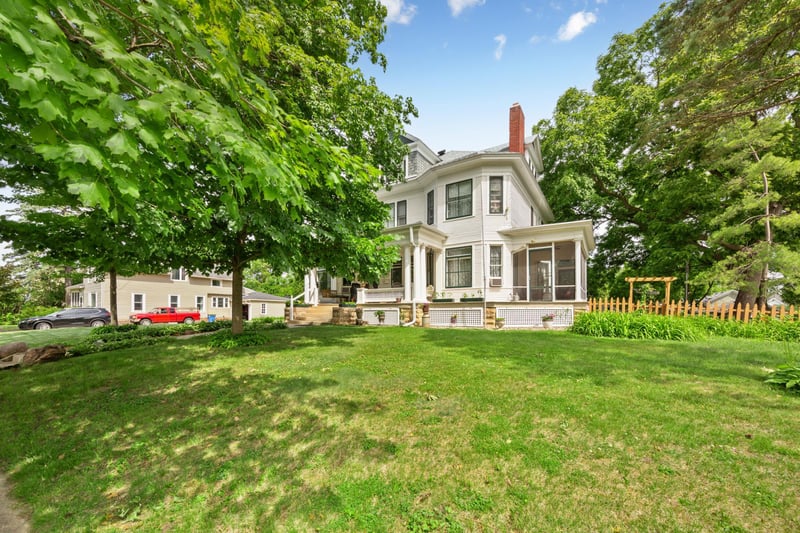 358 E Main St, Owatonna, MN 55060