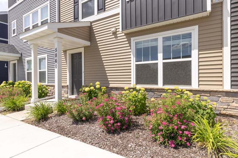 5860 156th St W, Apple Valley, MN 55124