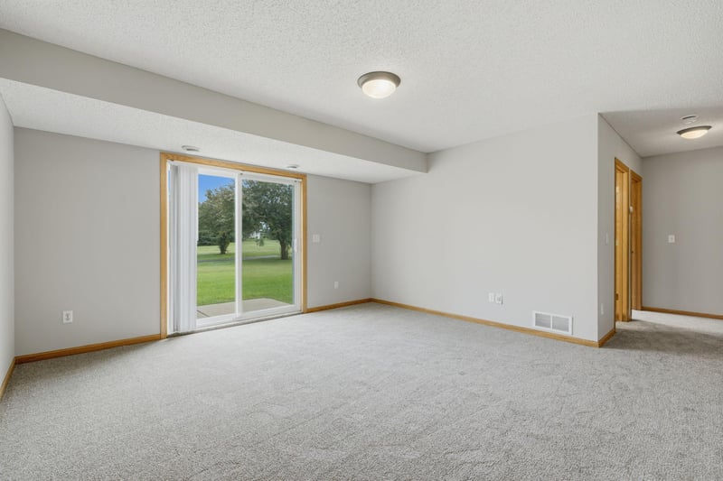 4104 Jarmann Ln, Shakopee, MN 55379